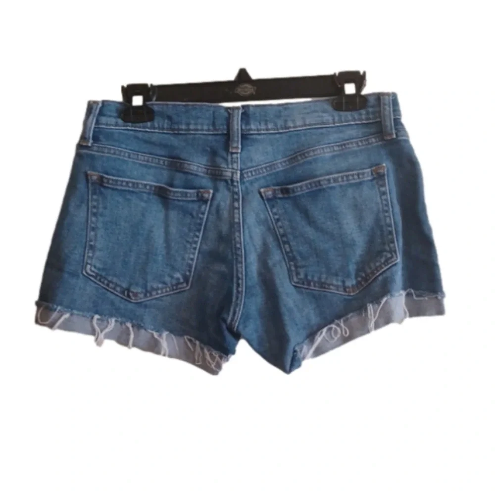 Gap Cutoff Style Shorts 28. Simple And Classic Style.Great Used Condition.